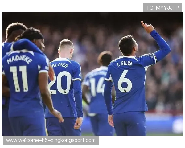 切尔西锋线的无球跑位专项训练，制造禁区空档成任务